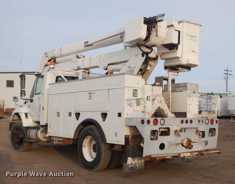 image for item GW9608 2006 International 7400 bucket truck