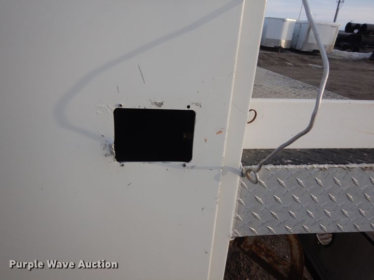 image for item GW9608 2006 International 7400 bucket truck