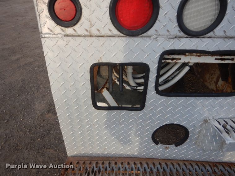 image for item GW9608 2006 International 7400 bucket truck