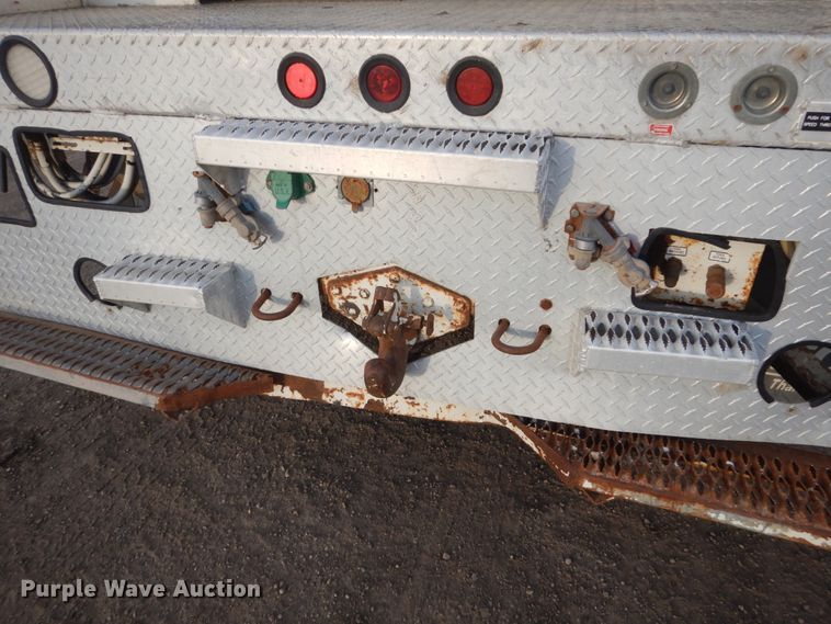 image for item GW9608 2006 International 7400 bucket truck