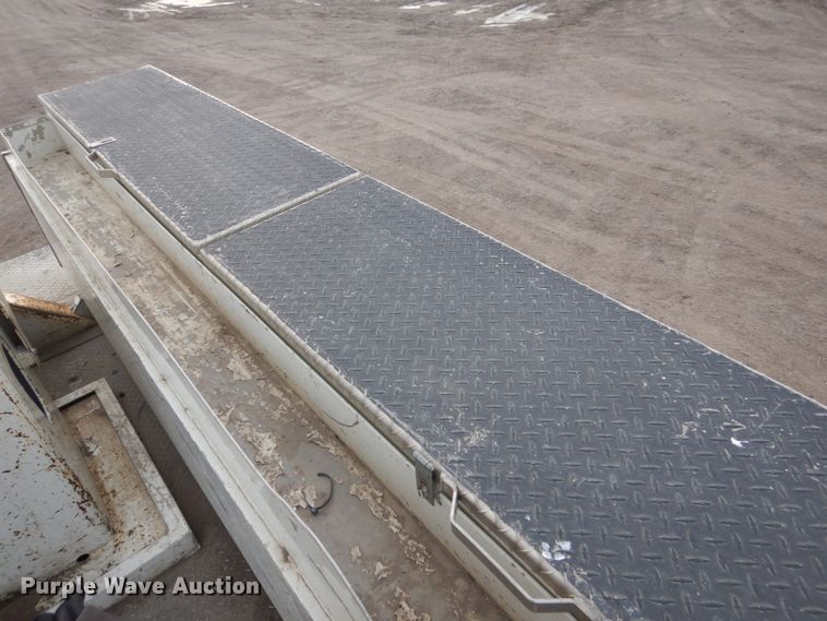 image for item GW9608 2006 International 7400 bucket truck