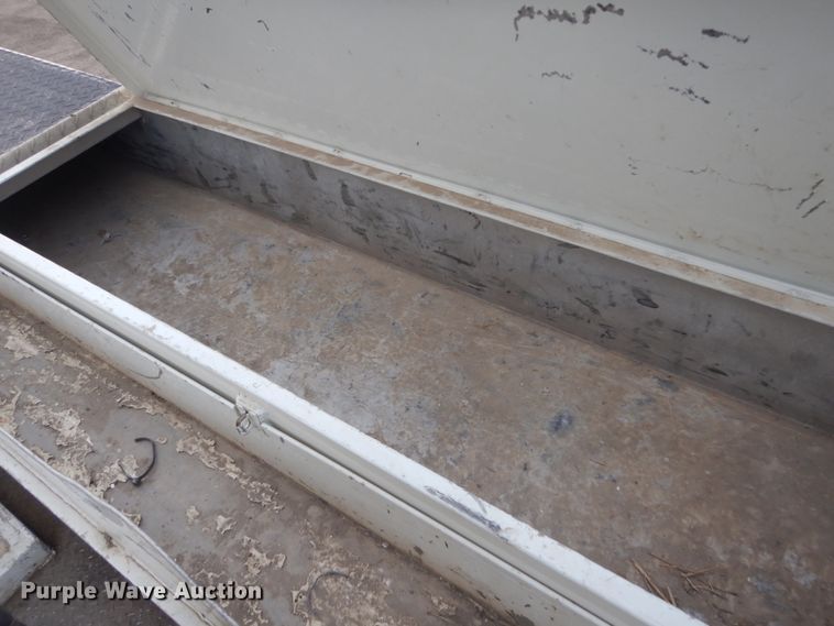 image for item GW9608 2006 International 7400 bucket truck