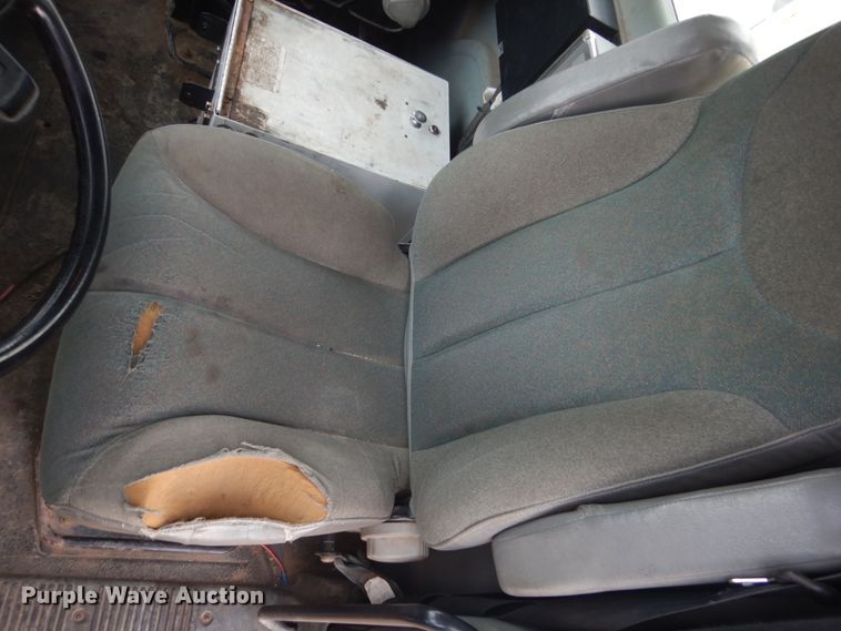 image for item GW9608 2006 International 7400 bucket truck