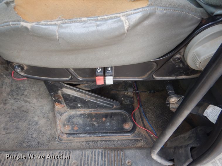 image for item GW9608 2006 International 7400 bucket truck