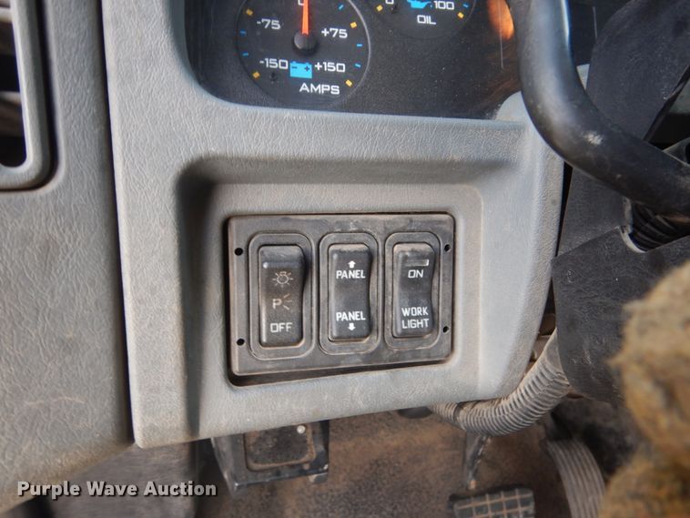 image for item GW9608 2006 International 7400 bucket truck