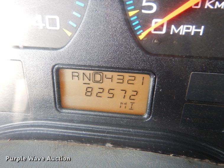 image for item GW9608 2006 International 7400 bucket truck