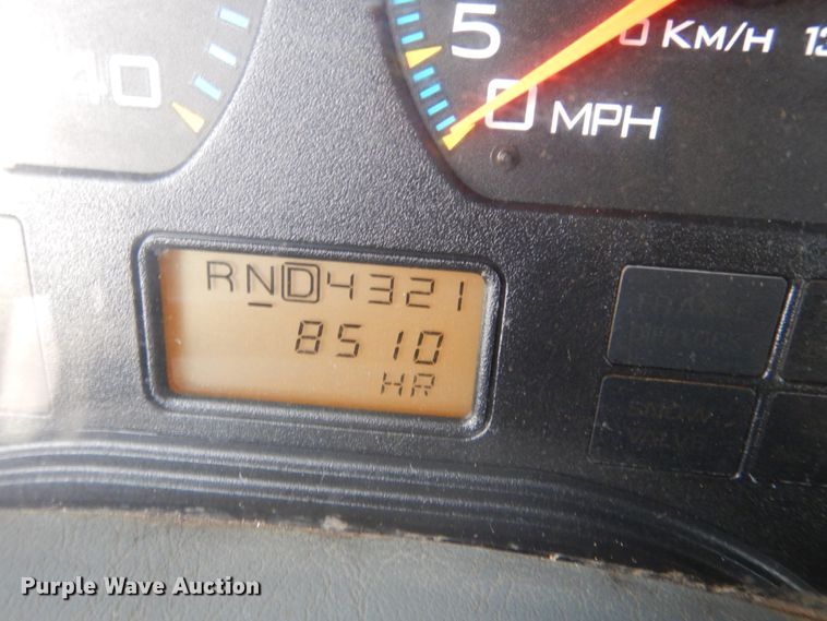 image for item GW9608 2006 International 7400 bucket truck