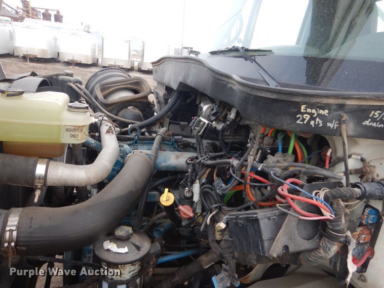 image for item GW9608 2006 International 7400 bucket truck