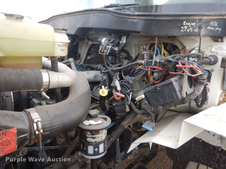 image for item GW9608 2006 International 7400 bucket truck