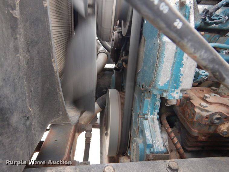 image for item GW9608 2006 International 7400 bucket truck