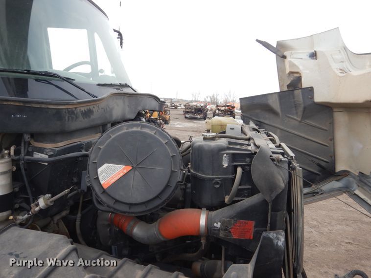 image for item GW9608 2006 International 7400 bucket truck