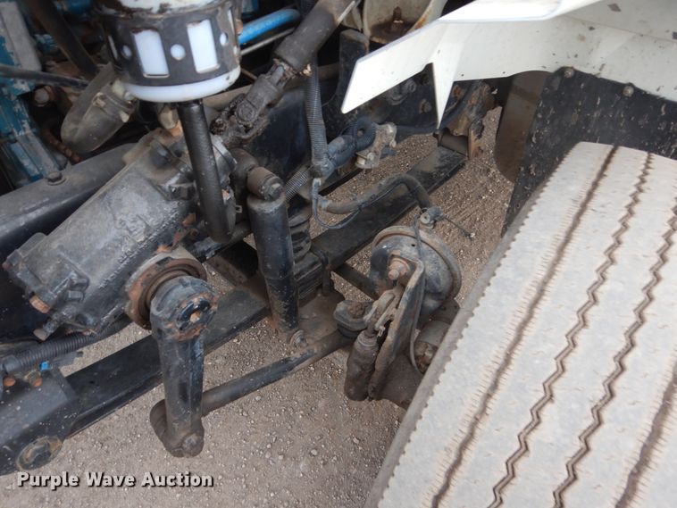 image for item GW9608 2006 International 7400 bucket truck