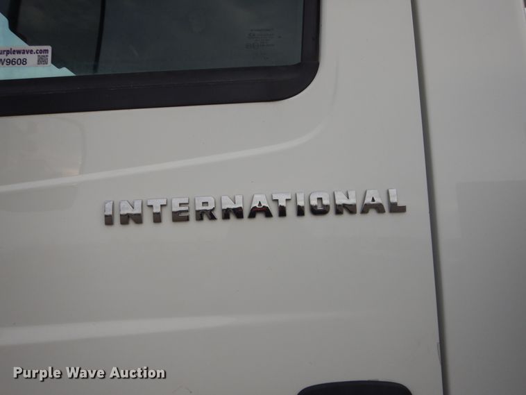 image for item GW9608 2006 International 7400 bucket truck