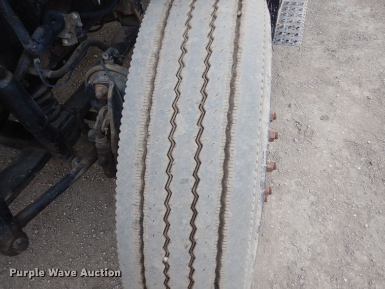 image for item GW9608 2006 International 7400 bucket truck