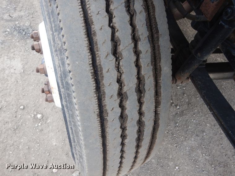 image for item GW9608 2006 International 7400 bucket truck