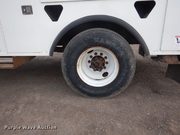 image for item GW9608 2006 International 7400 bucket truck