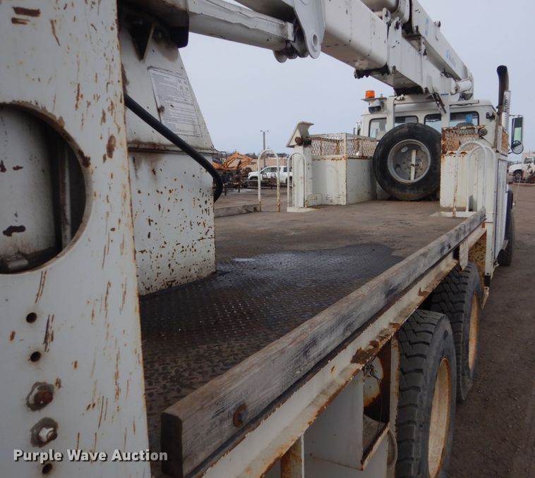 image for item GW9609 2002 Freightliner FL80 bucket truck