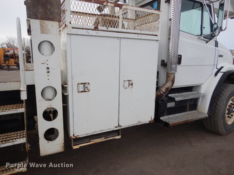 image for item GW9609 2002 Freightliner FL80 bucket truck