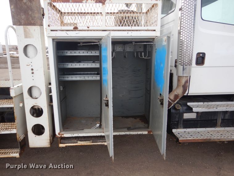 image for item GW9609 2002 Freightliner FL80 bucket truck