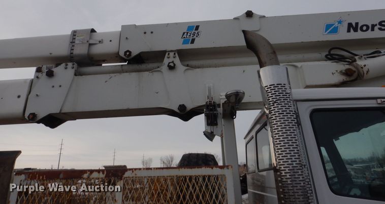 image for item GW9609 2002 Freightliner FL80 bucket truck