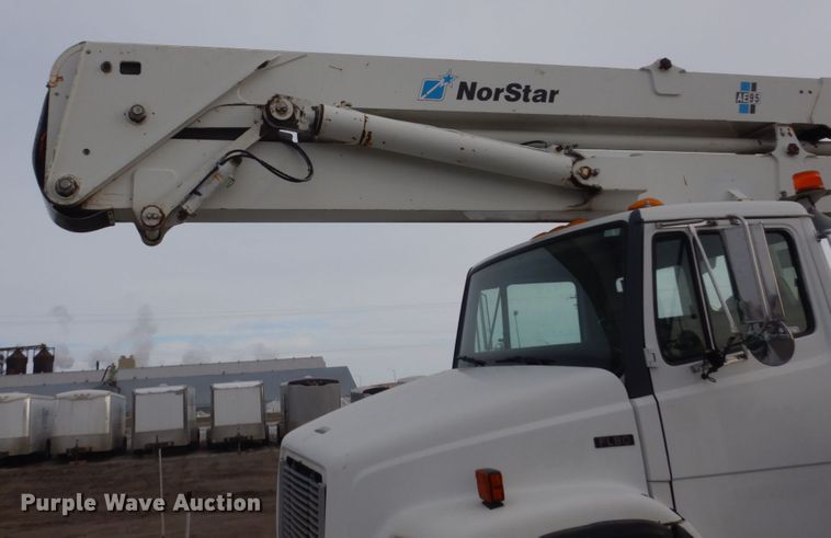 image for item GW9609 2002 Freightliner FL80 bucket truck