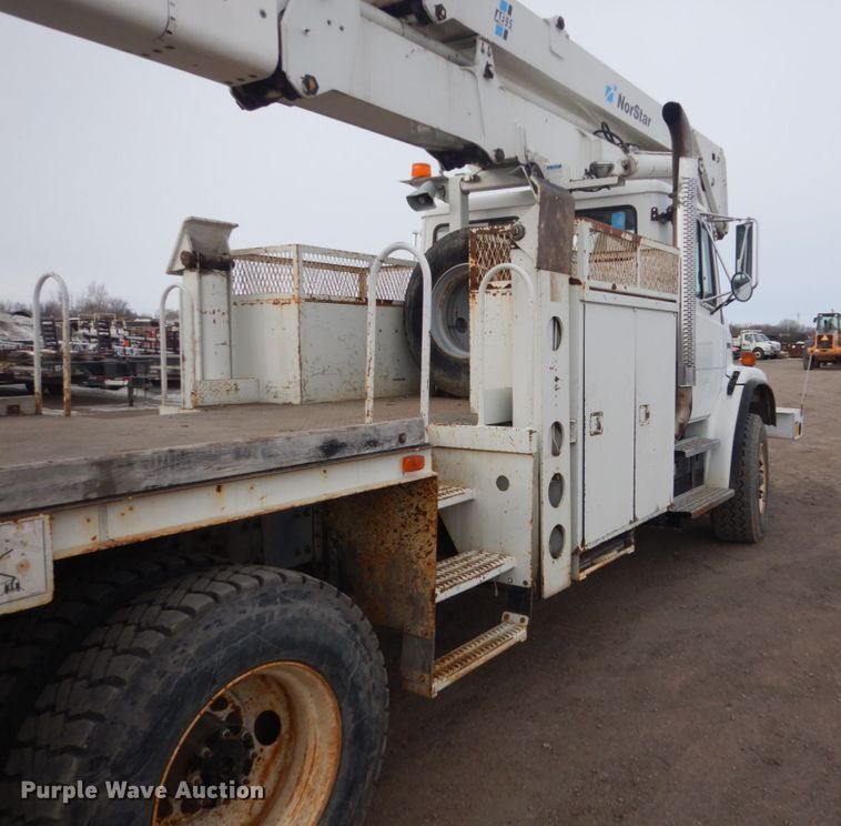 image for item GW9609 2002 Freightliner FL80 bucket truck