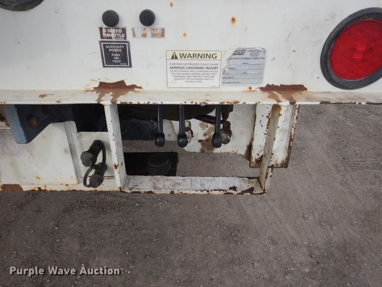 image for item GW9609 2002 Freightliner FL80 bucket truck