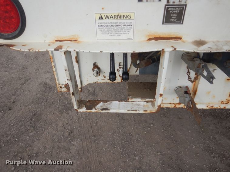 image for item GW9609 2002 Freightliner FL80 bucket truck