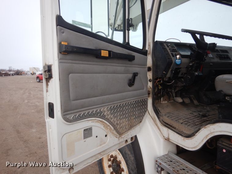 image for item GW9609 2002 Freightliner FL80 bucket truck