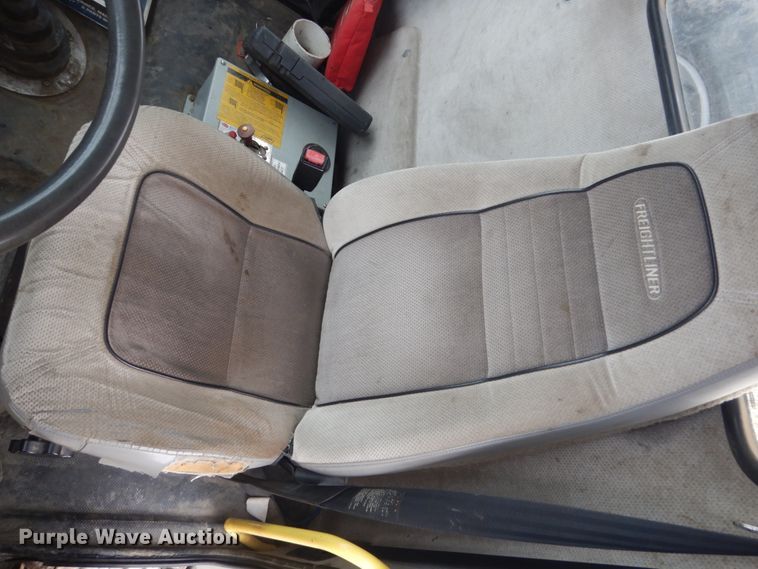 image for item GW9609 2002 Freightliner FL80 bucket truck