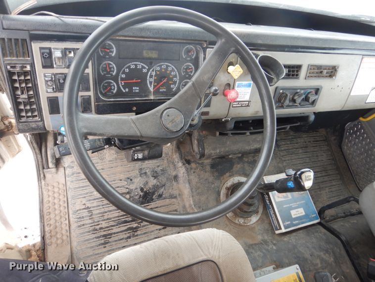 image for item GW9609 2002 Freightliner FL80 bucket truck