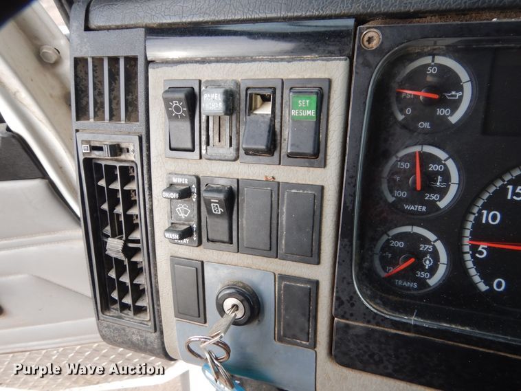 image for item GW9609 2002 Freightliner FL80 bucket truck