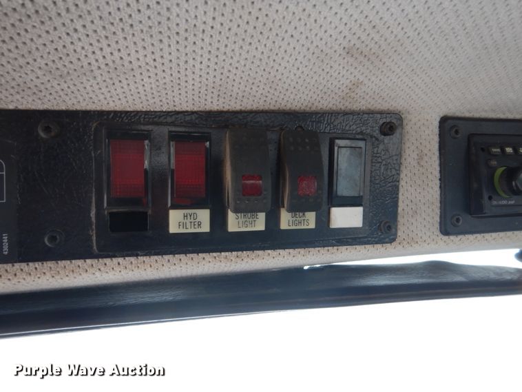 image for item GW9609 2002 Freightliner FL80 bucket truck