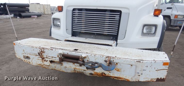 image for item GW9609 2002 Freightliner FL80 bucket truck