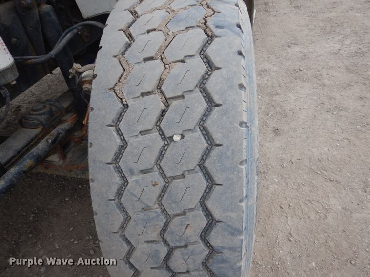 image for item GW9609 2002 Freightliner FL80 bucket truck