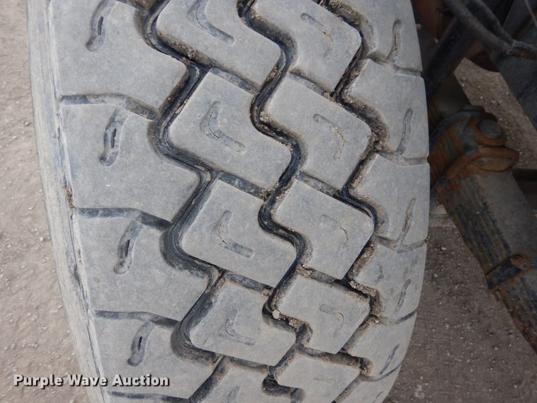 image for item GW9609 2002 Freightliner FL80 bucket truck