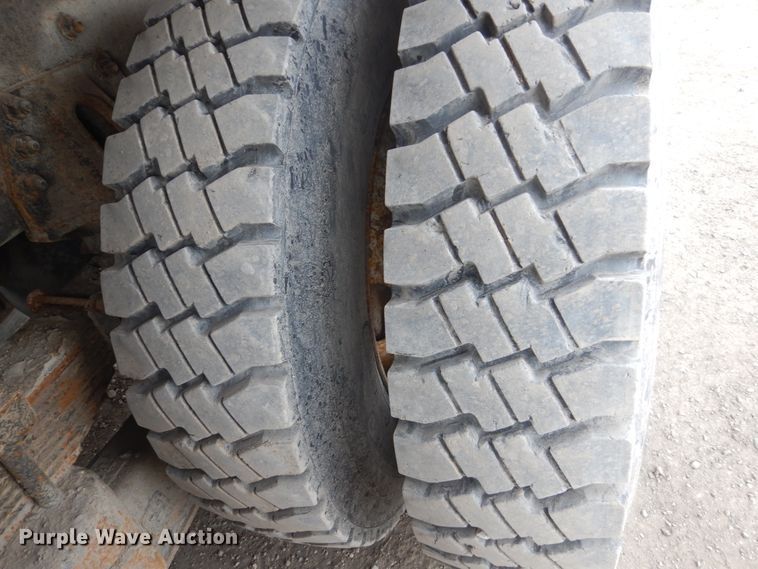 image for item GW9609 2002 Freightliner FL80 bucket truck