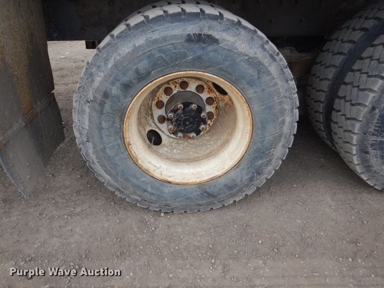 image for item GW9609 2002 Freightliner FL80 bucket truck