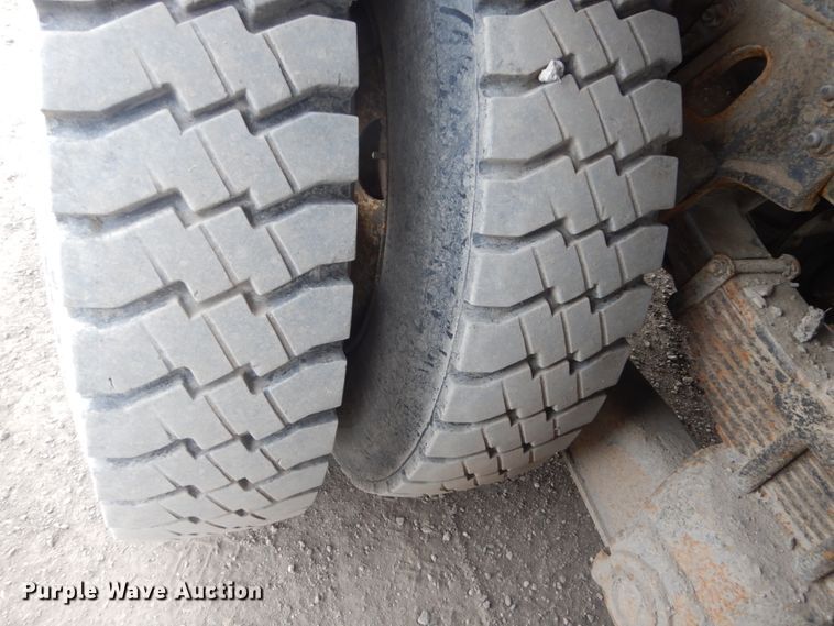 image for item GW9609 2002 Freightliner FL80 bucket truck