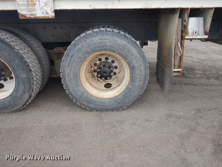 image for item GW9609 2002 Freightliner FL80 bucket truck