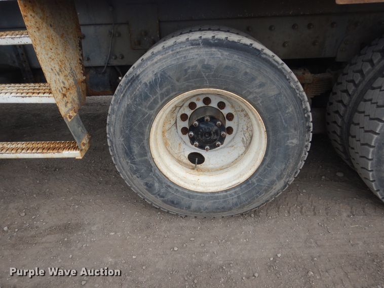 image for item GW9609 2002 Freightliner FL80 bucket truck