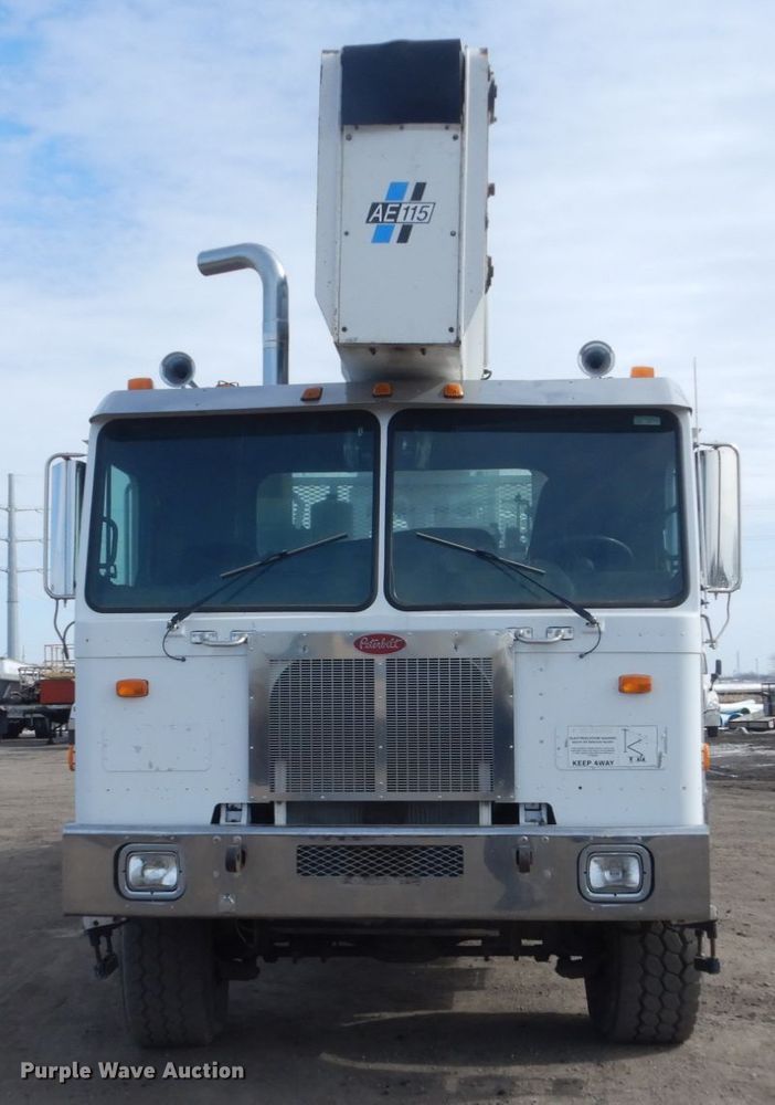 image for item GW9615 2002 Peterbilt 320 bucket truck