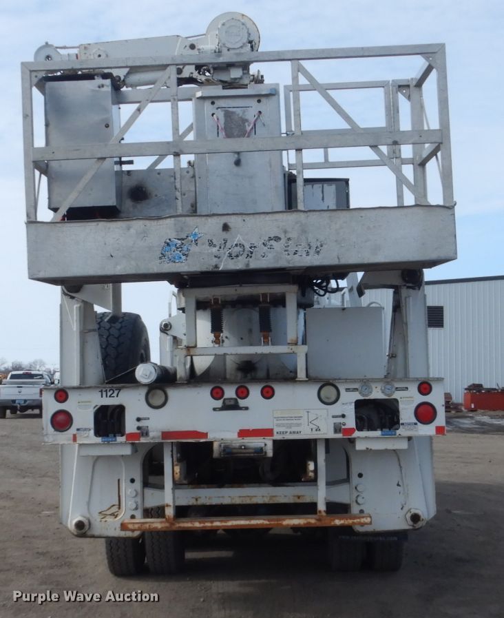 image for item GW9615 2002 Peterbilt 320 bucket truck