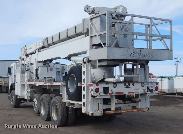 image for item GW9615 2002 Peterbilt 320 bucket truck