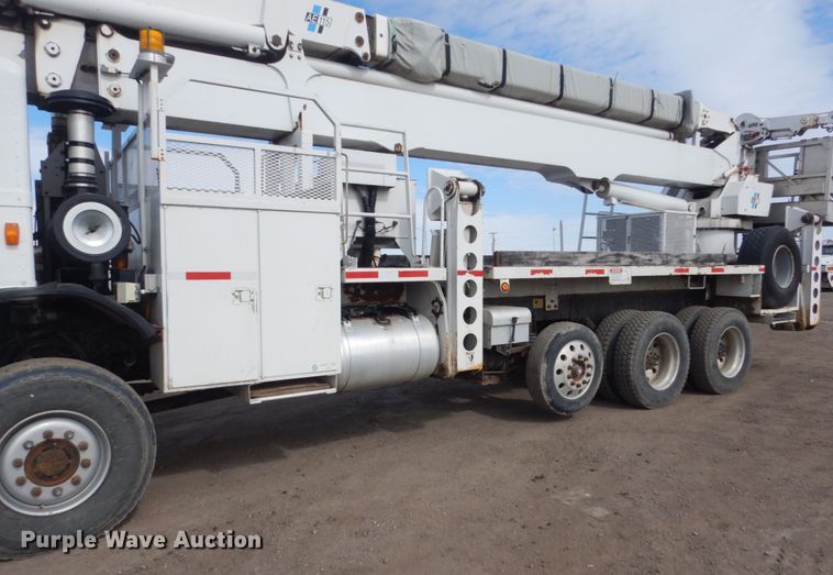 image for item GW9615 2002 Peterbilt 320 bucket truck