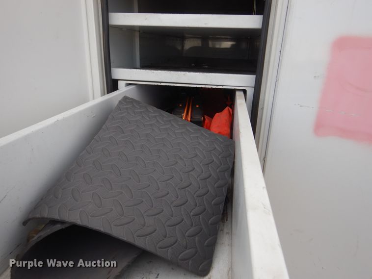 image for item GW9615 2002 Peterbilt 320 bucket truck