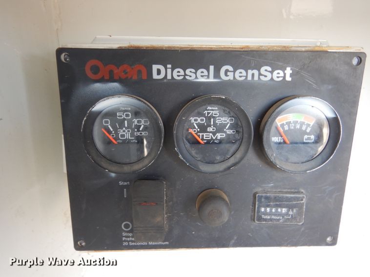 image for item GW9615 2002 Peterbilt 320 bucket truck