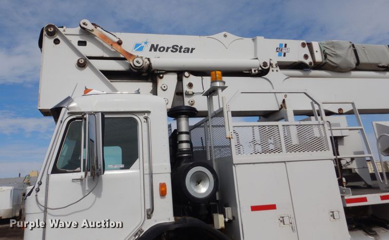 image for item GW9615 2002 Peterbilt 320 bucket truck