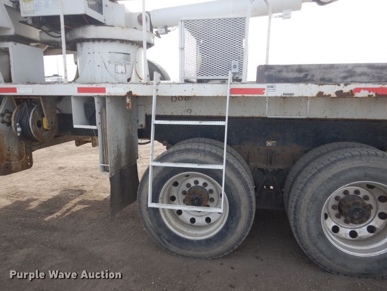 image for item GW9615 2002 Peterbilt 320 bucket truck