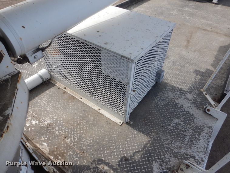 image for item GW9615 2002 Peterbilt 320 bucket truck